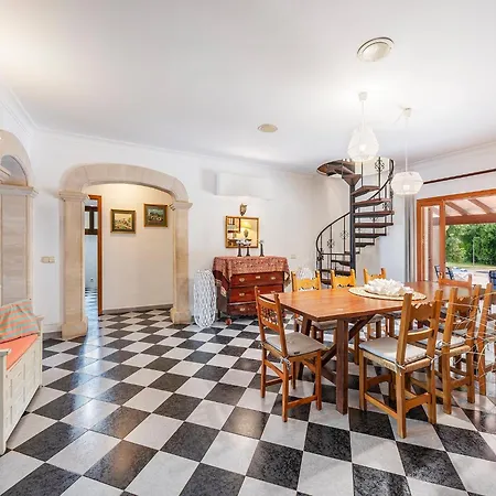 Villa Near Centre Of